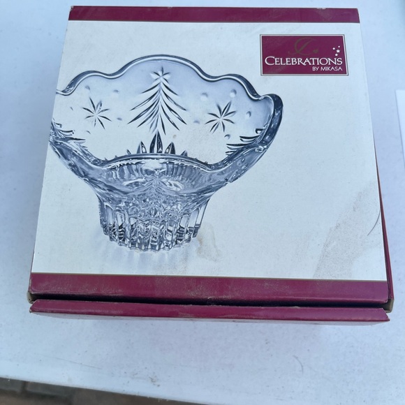 Mikasa celebrations 6 inch footed Christmas bowl - Picture 2 of 2
